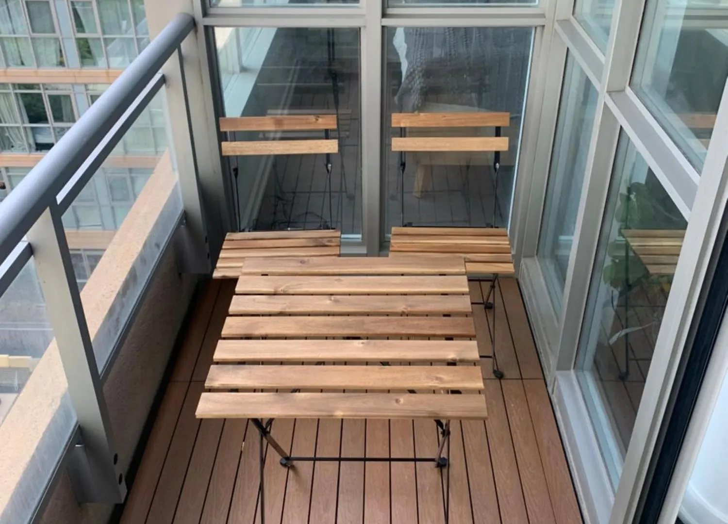 Hidden City Escape In Downtown Toronto Apartment