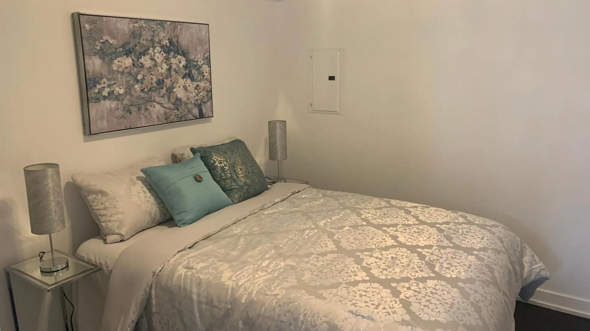 Apartment Hidden City Escape In Downtown Toronto