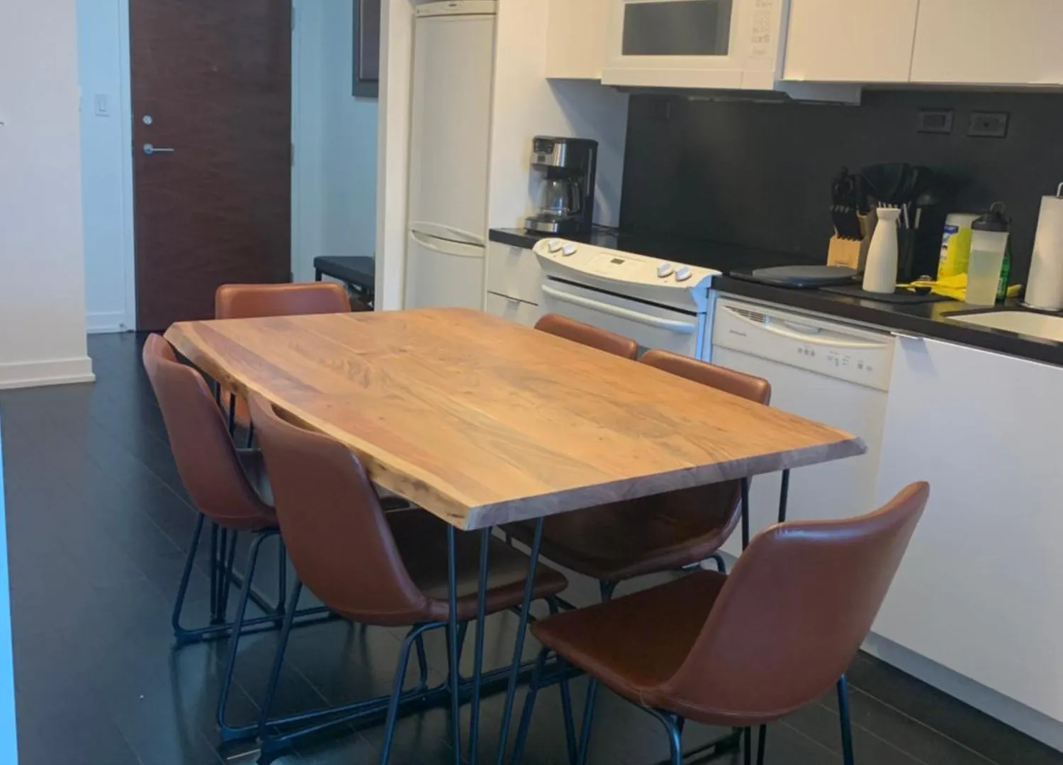 Apartment Hidden City Escape In Downtown Toronto