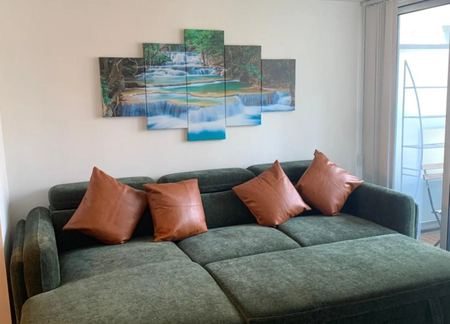 Apartment Hidden City Escape In Downtown Toronto